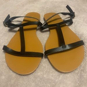 FOREVER 21 black sandals